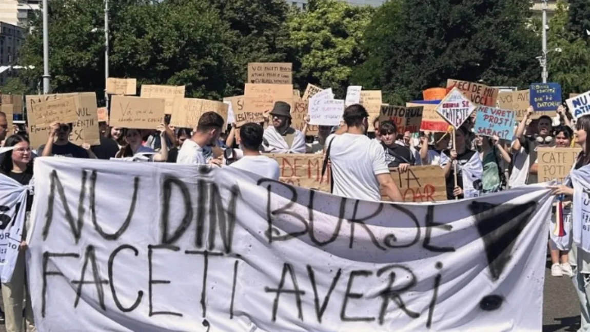 Elevii și studenții protestează duminică în București față de scăderea fondului de burse. ”Nu din burse faceți averi!”