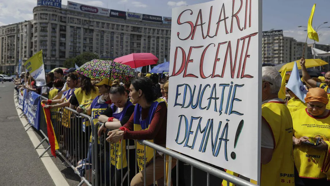 Proteste în învăţământ înainte de Evaluare naţională 2025. Profesorii contestă creşterea normei de predare, pragul nou pentru vouchere de vacanţă şi eliminarea sporului de doctorat. REACŢIA ministrului David