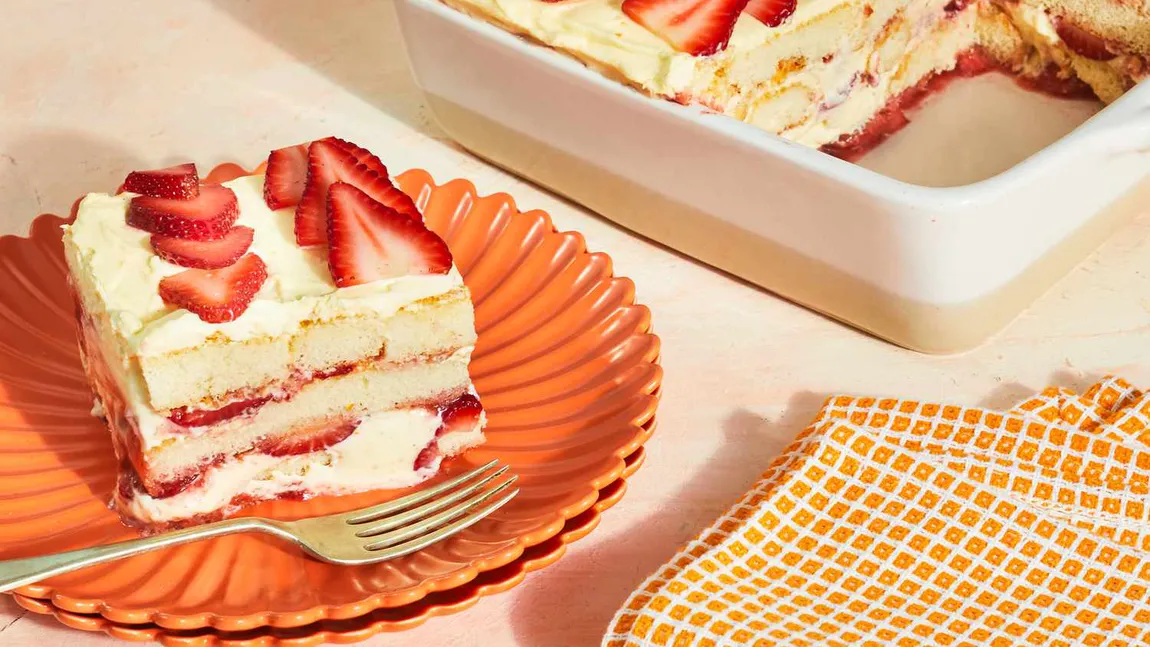 Rețetă de tiramisu cu căpșuni pe care trebuie să o încerci. Un desert parfumat și gustos