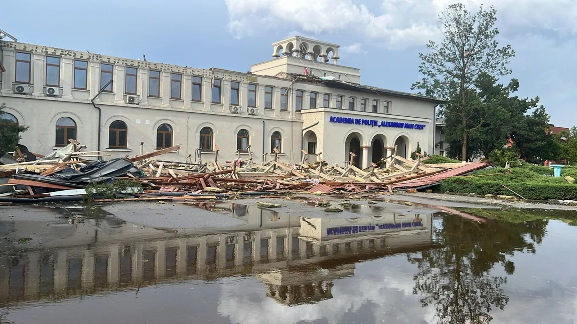 Academia de Poliţie ar putea pregăti marinari. Imagini de coşmar după furtuna de cod roşu în instituţia care pregăteşte ofiţerii de elită ai MAI