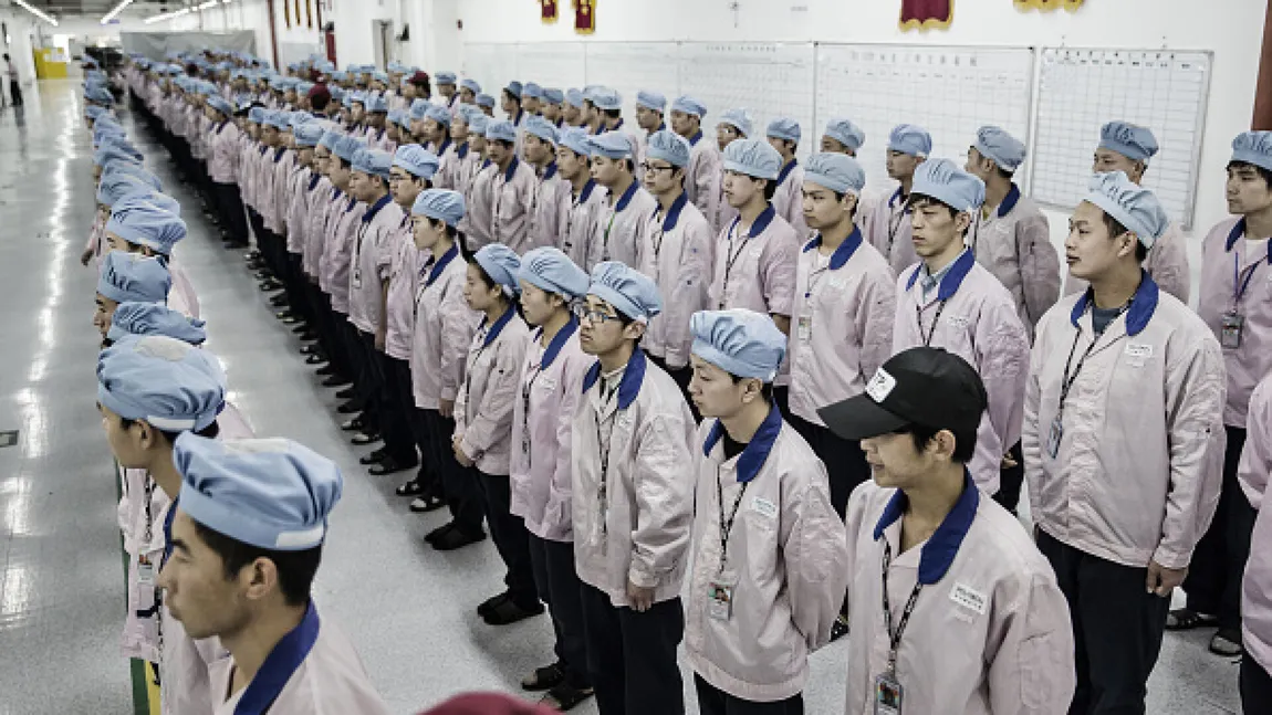 Soluţia chinezească la criză. Angajaţii de la stat au voia să-şi mai ia un job în privat