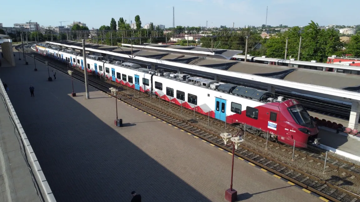 Întârzieri de sute de minute pentru mai multe trenuri în Gara de Nord, din cauza furtunilor. Precizări importante de la CFR