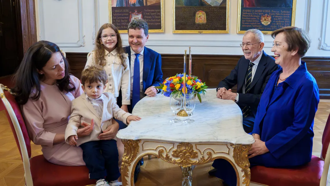 Ce au făcut copiii lui Nicușor Dan în vizita din Austria. Imaginile inedite au devenit virale! ”Curios, să deschidă uși” VIDEO