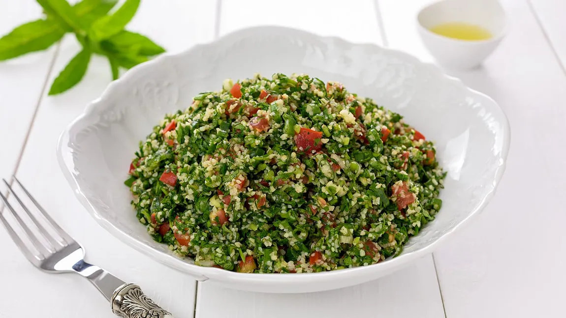Cum prepari salată tabbouleh? Este cea mai răcoroasă salată din lume și ai nevoie de puține ingrediente