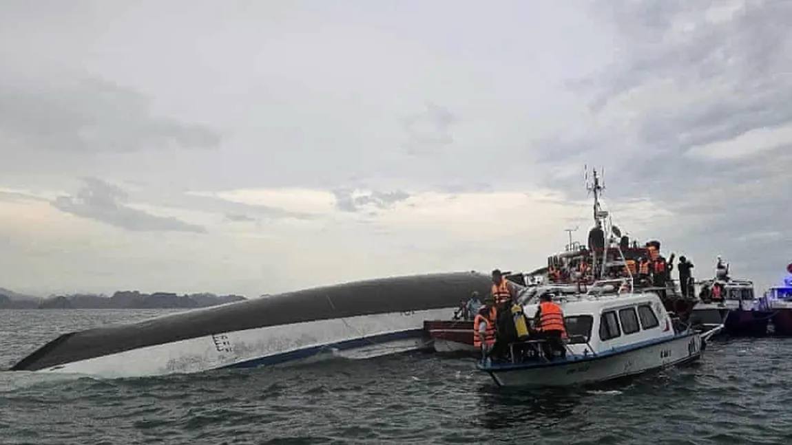 VIDEO Tragedie în Vietnam: Cel puţin 34 de persoane au murit după ce o ambarcaţiune turistică s-a răsturnat