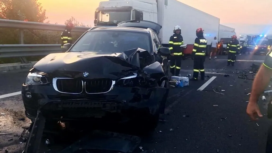 Carambol pe A1 cu șase victime, printre care doi copii. Trei mașini şi un TIR s-au ciocnit violent