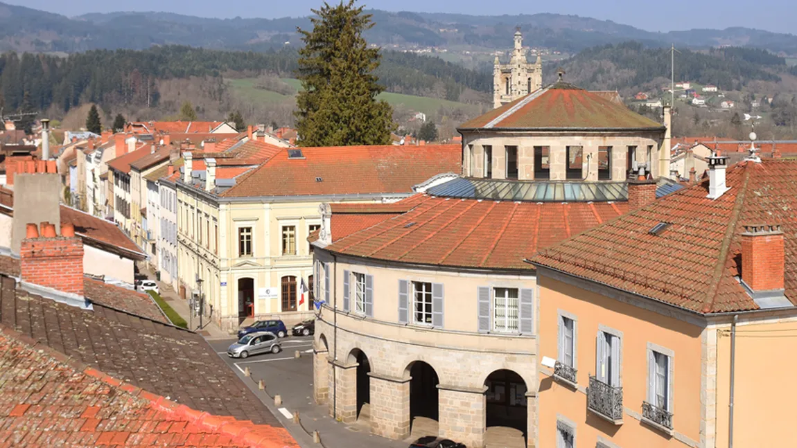Case de 1 euro în Franţa. Satul care îţi deschide porţile pentru noi locuitori