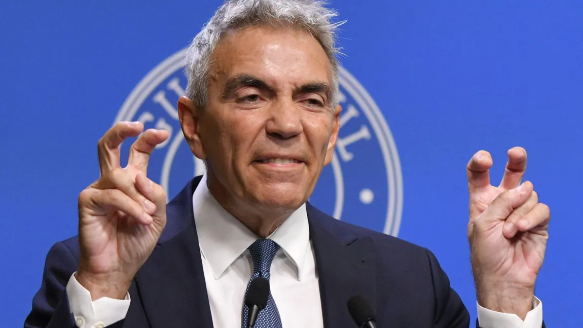 Fiul şi nora Angelei Burlacu, angajata ANAF mituită de Dragoş Anastasiu, lucrează sau au lucrat tot în poziţii de control, la ANAF şi Curtea de Conturi. Dragoş Burlacu, condamnat şi el în dosarul mamei sale, scăpat de prescripţie