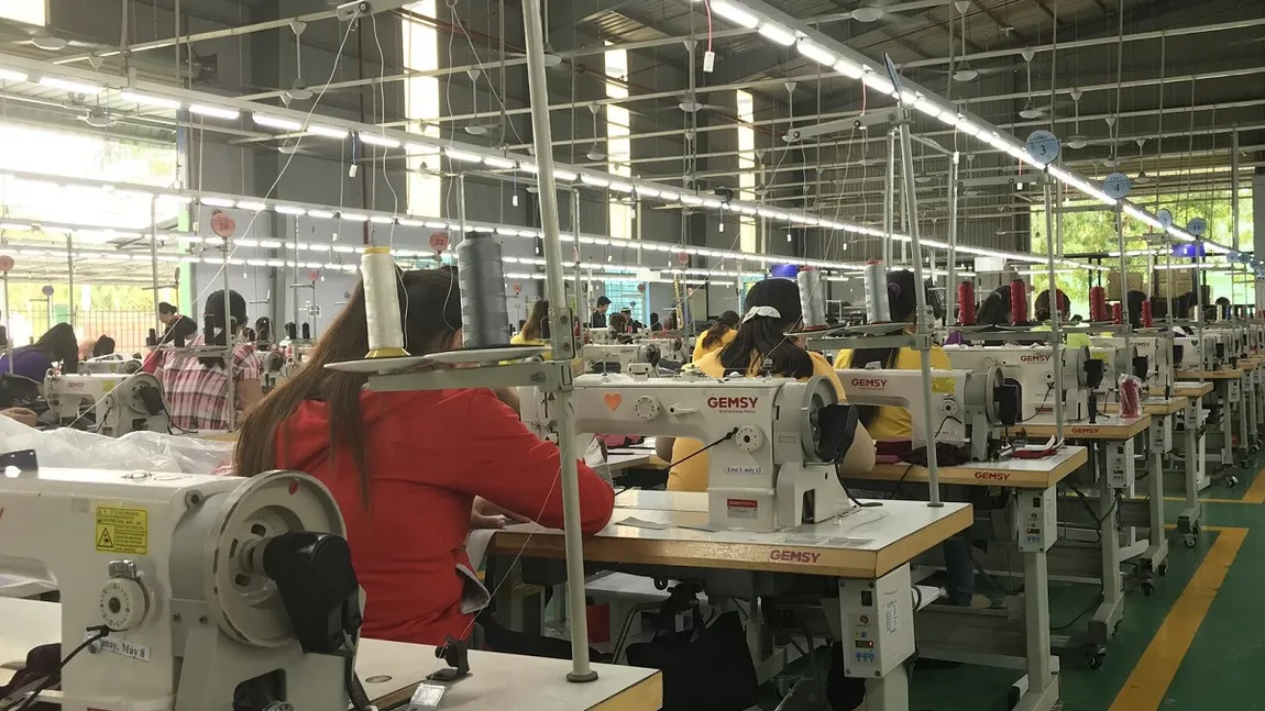 Concedieri 2025. Un gigant olandez de modă, care deține 5 fabrici în România, face restructurări masive. Sute de angajați vor rămâne pe drumuri