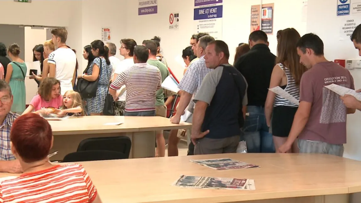 Digitalizarea, pe butuci! Cozi și aglomerație la eliberarea cărţilor de identitate, a picat sistemul în toată ţara. E HAOS la ghișee - VIDEO