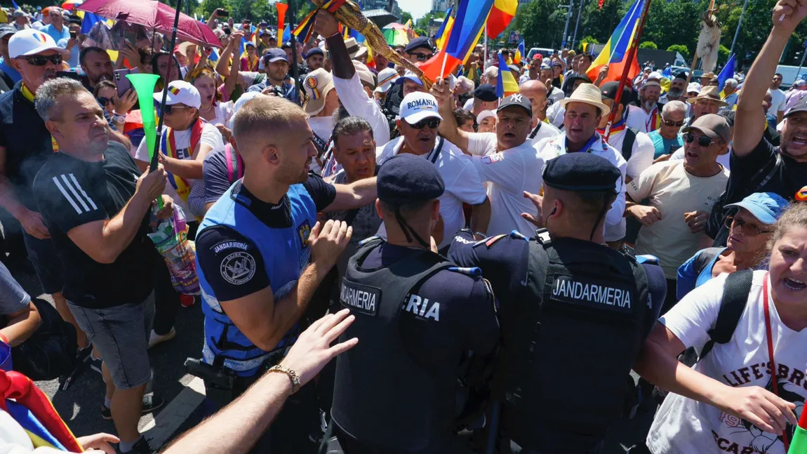 Protest violent în Piața Victoriei. Susținătorii lui Călin Georgescu, îmbrânceli cu jandarmii: ”Nicușor, nu uita, România nu-i a ta!” / Protest şi pe A1, un şofer a blocat circulaţia spre Bucureşti
