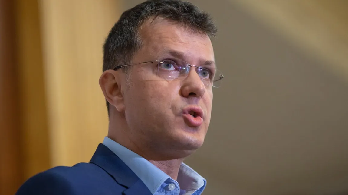 Ionuţ Moşteanu, moment jenant în timpul unei emisiuni în direct la TV. Ministrul Apărării a trebuit să întrerupă emisia când a fost sunat de Nicuşor Dan