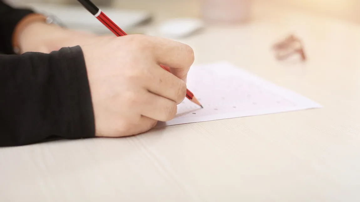 Definitivat 2025. Aproape 10.000 de profesori susțin marți proba scrisă. Când vor fi afișate rezultatele
