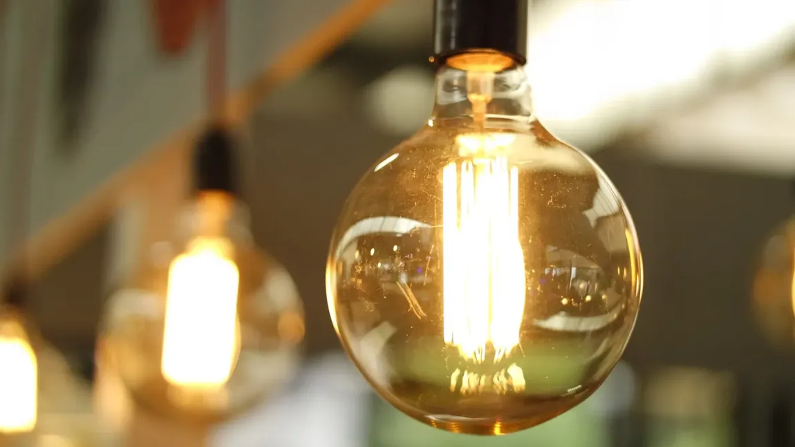 Factura prea mare la energie electrică? Statul te poate ajuta - vezi ce drepturi și obligații ai