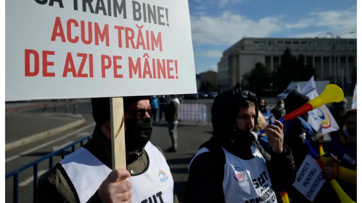 Sindicatele protestează la Parlament în ziua moţiunii: 