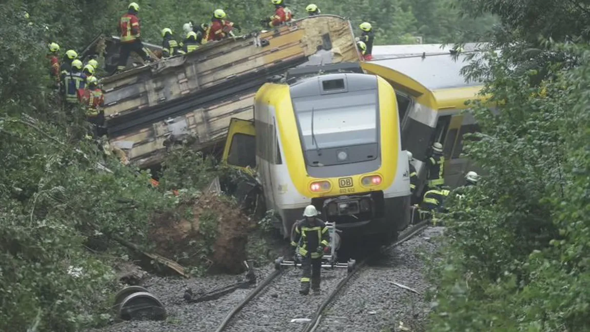 Tren deraiat în Germania, trei morţi şi zeci de răniţi