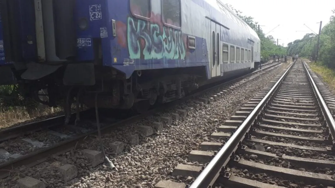Un tren a deraiat în Timiș după ce a lovit un camion care traversa calea ferată
