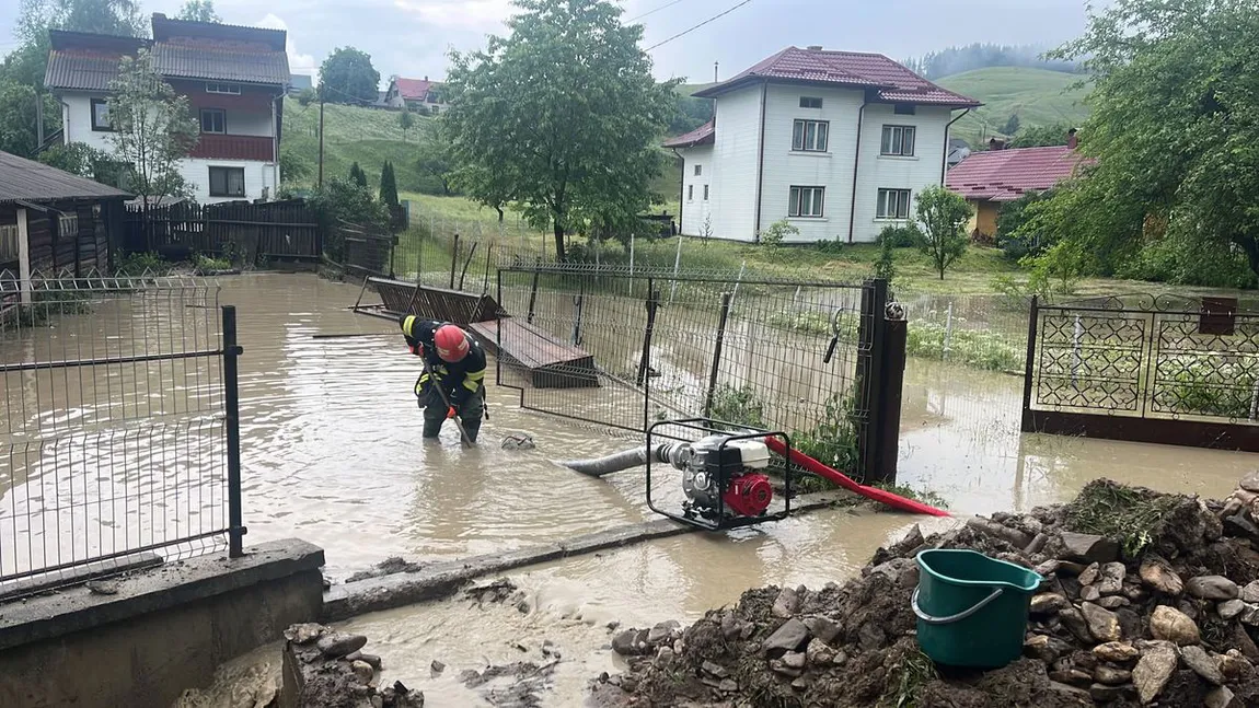 Cod Roșu de inundaţii în două județe. Puhoaiele de ape au făcut prăpăd în 25 de localități