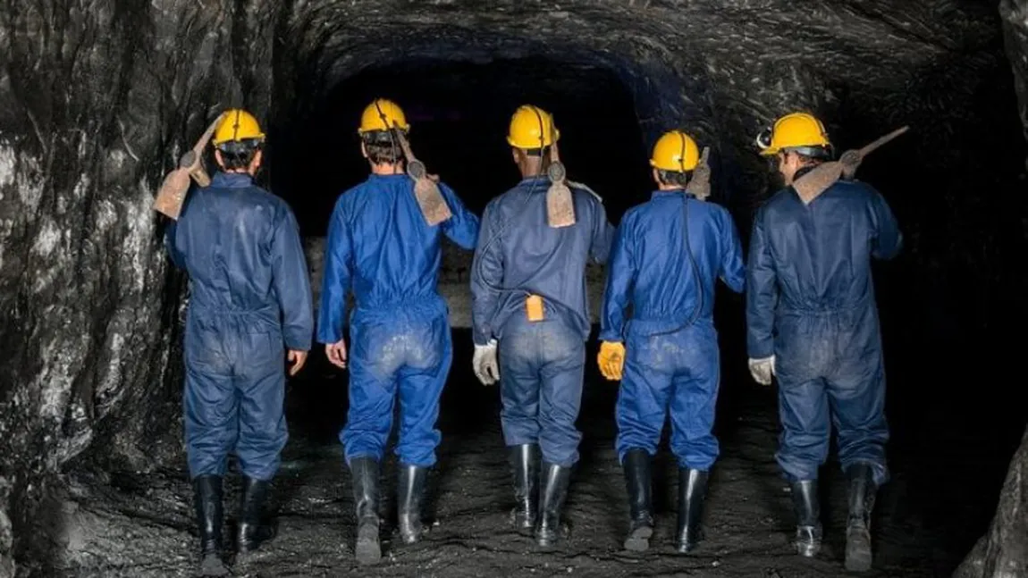 Veste bună de vineri seară, s-au găsit bani de salarii. Leafa va intra pe card abia săptămâna viitoare