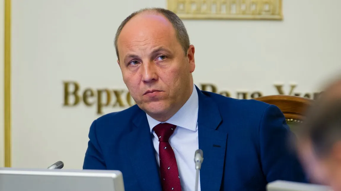 Momentul asasinării fostului președinte al Parlamentului Ucrainei, surprins de camerele video. Schema folosită de atacator ca să-l ucidă pe Andrii Parubîi VIDEO