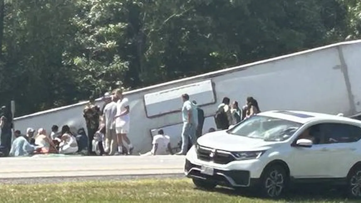Accident teribil, cinci morţi şi mulţi răniţi după ce un autocar cu turişti s-a răsturnat. S-a făcut apel pentru donare de sânge