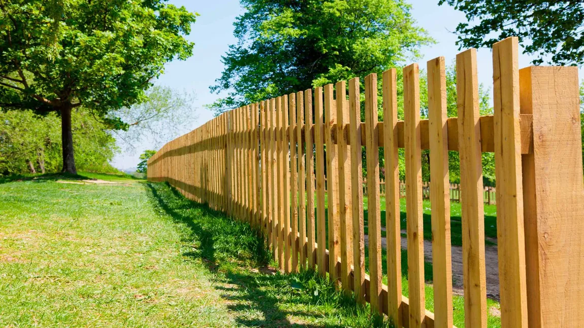 Care este înălțimea maximă a gardului dintre vecini. Ce prevede legea?