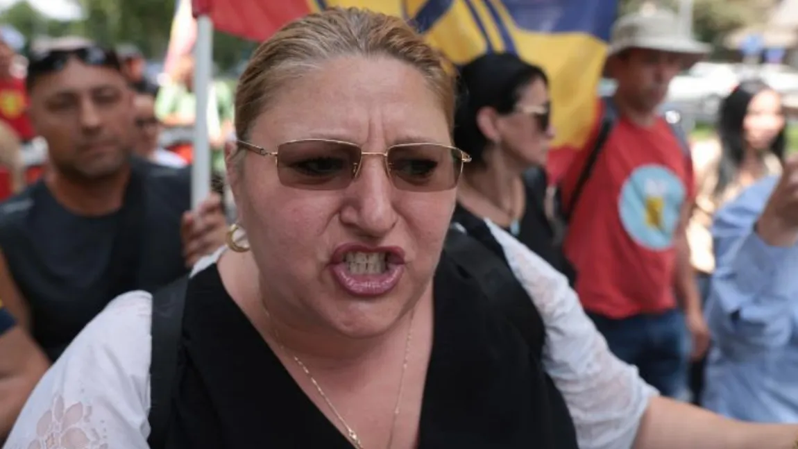 DGASPC și Poliția, descindere la domiciliul liderului S.O.S. România, sector 2. Diana Șoșoacă a răbufnit!