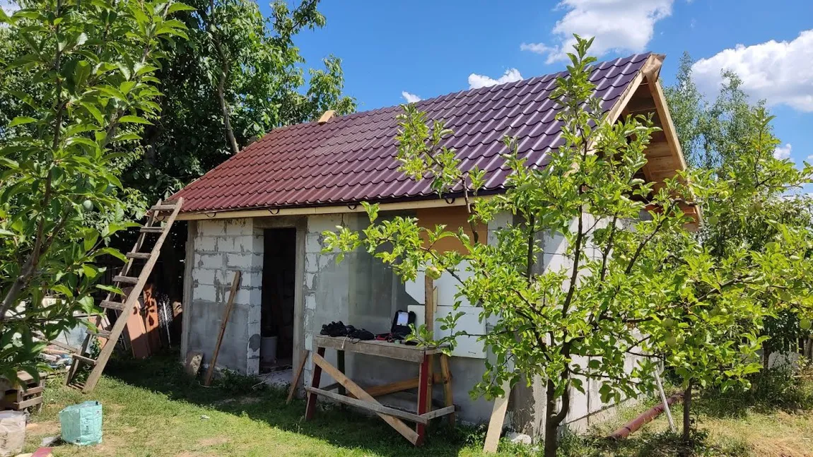 Românii care locuiesc la curte, pasibili de amenzi de până la 100.000 lei dacă le lipseşte un anumit tip de autorizaţie