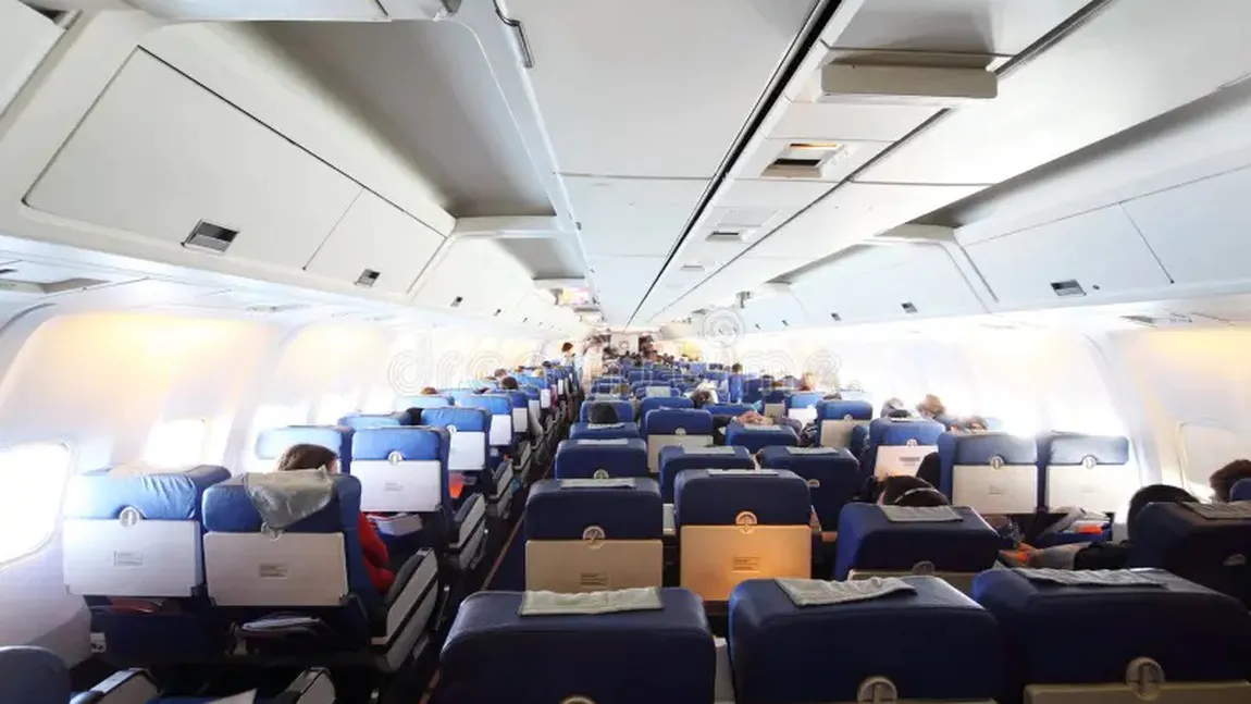Incident dramatic la bordul unui avion. O pasageră a murit după ce a suferit un stop cardiac în timpul călătoriei