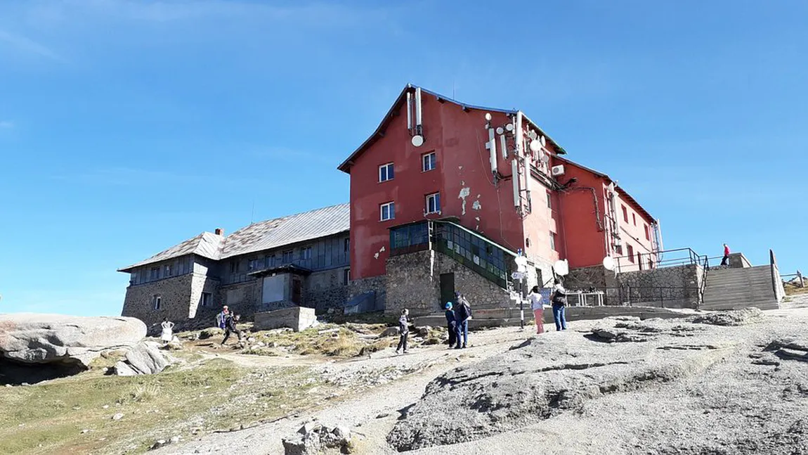 Cabana Babele din Masivul Bucegi, pusă la vânzare. Cât costă clădirea situată la peste 2.200 de metri altitudine