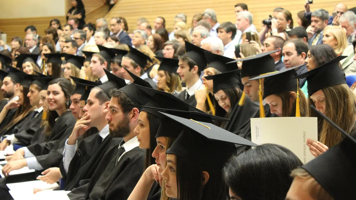 Bursele studenților scad din această toamnă. Legea a fost publicată în Monitorul Oficial