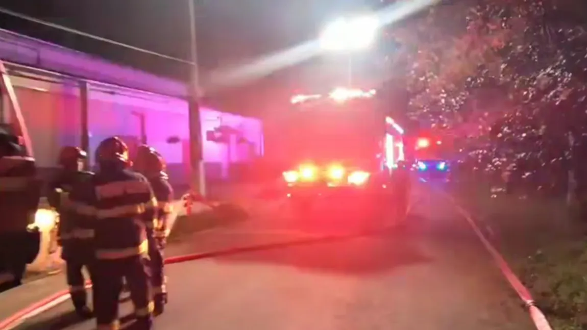 Un incendiu puternic a provocat mai multe explozii la hala de arme a fabricii de la Cugir. Autoritățile au emis RO ALERT