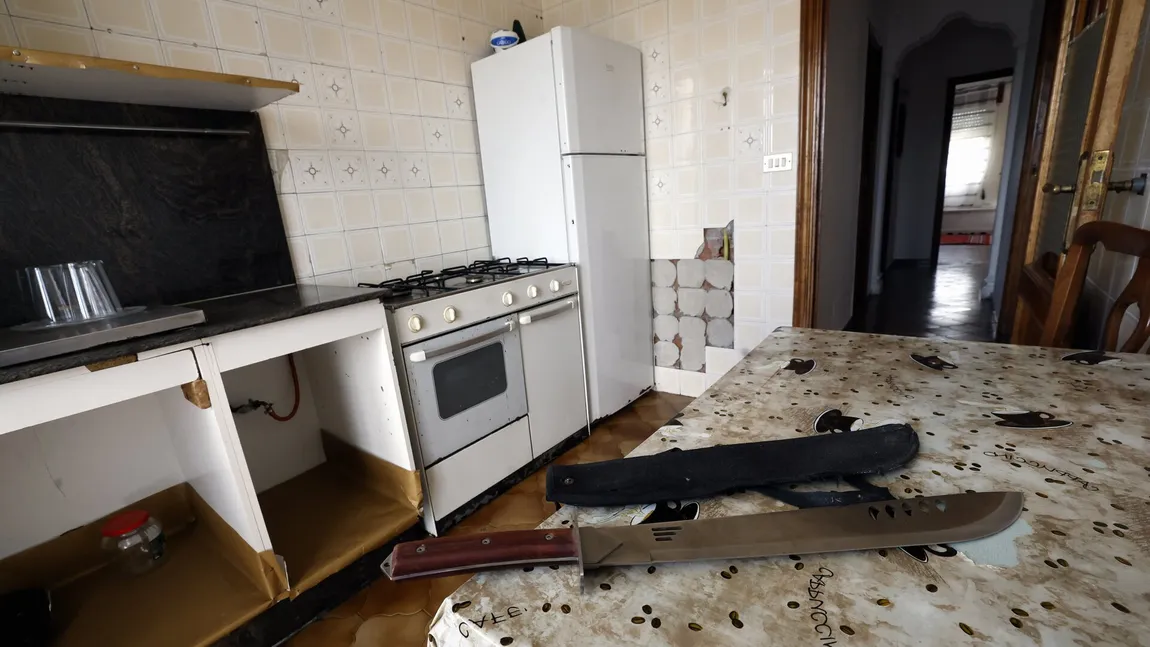 O familie de români a produs dezastru într-un apartament închiriat în Spania. Aceștia au plătit doar o lună de chirie în șapte ani, au furat tot din casă și au lăsat în urmă o macetă
