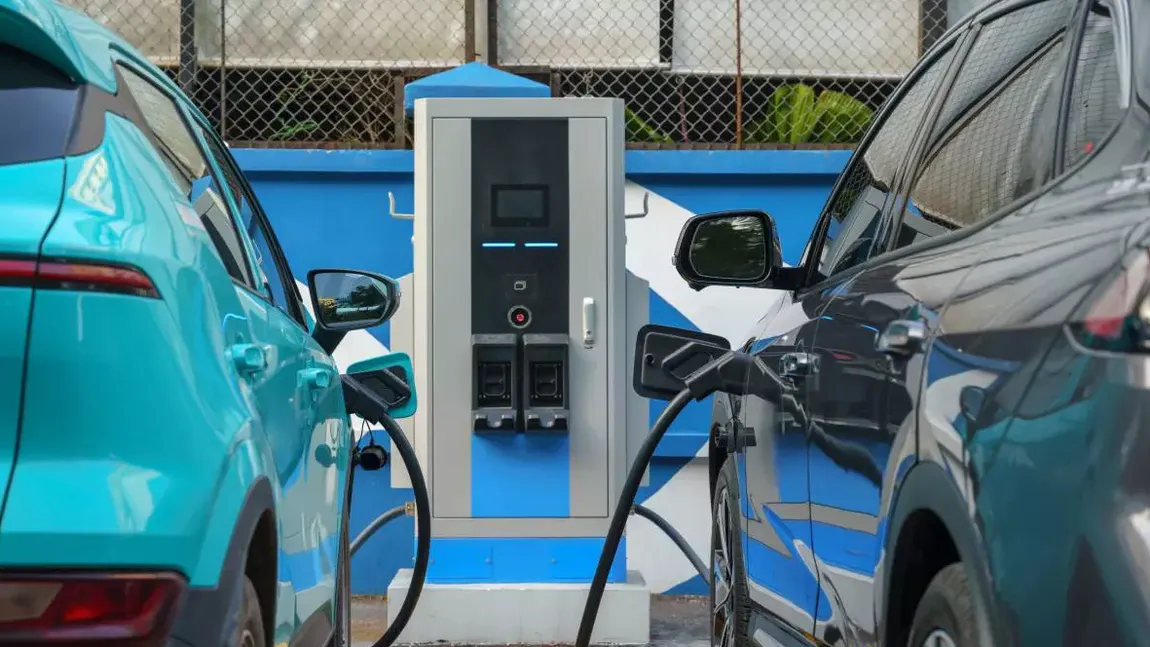 Pachetul 2 vine cu o nouă formulă de calcul pentru impozitul auto. Pentru prima dată, proprietarii de mașini electrice vor fi și ei taxați