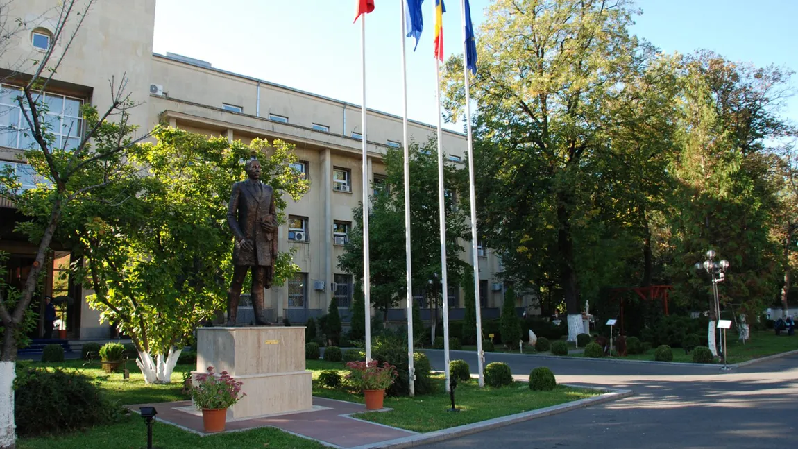 În timp ce Bolojan vrea să blocheze detaşările fără concurs între instituţiile publice, sute de angajaţi din administraţiile locale şi centrale lucrează în ambasadele şi consulatele române