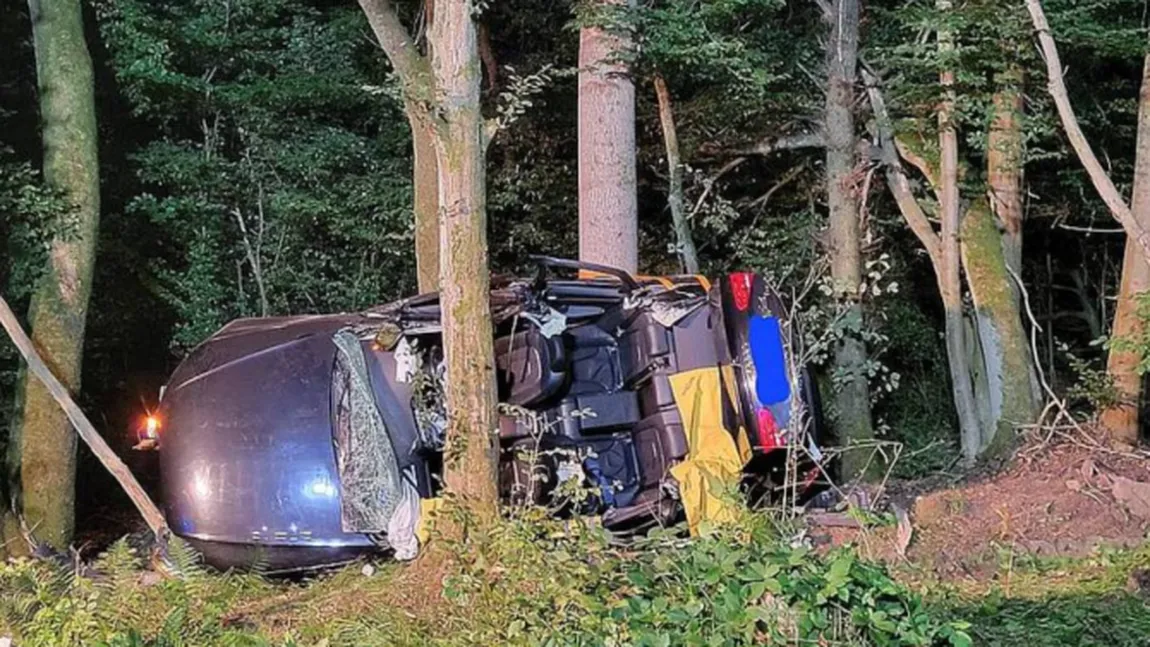 Patru români au murit într-un accident rutier din Germania. Mașina lor s-a izbit violent de mai mulți copaci, apoi s-a răsturnat