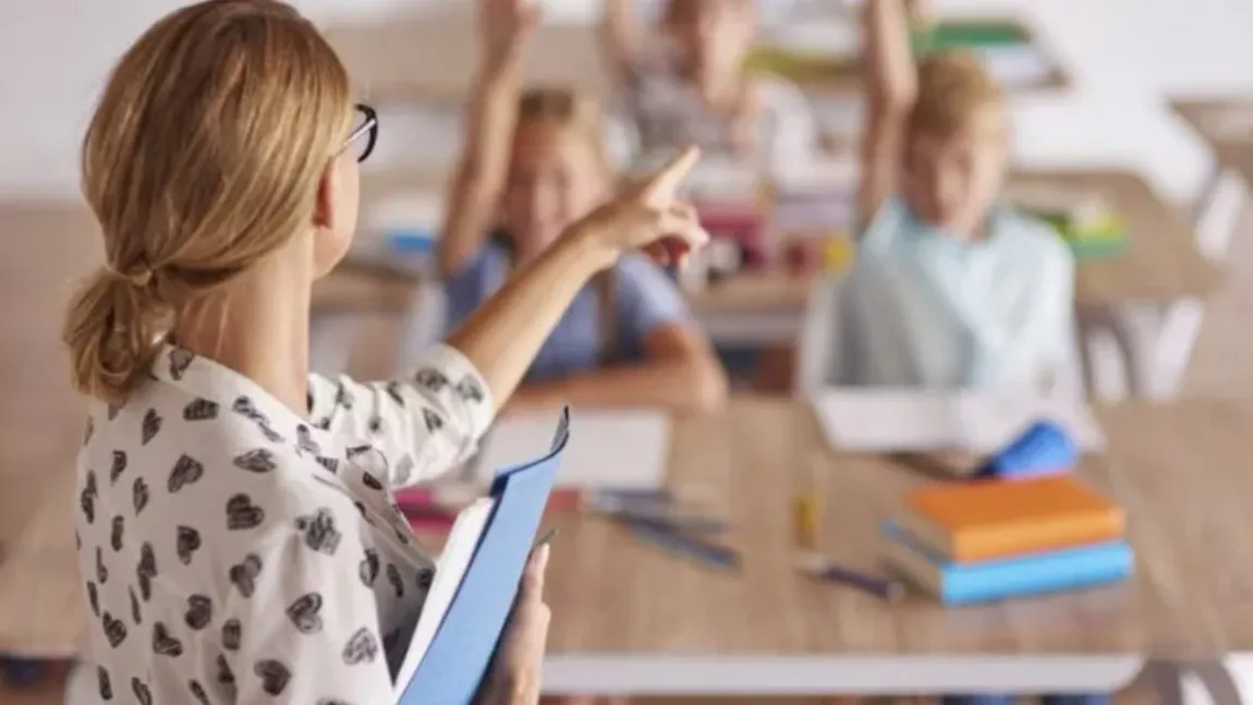 Profesorii suplinitori cu note peste 7 la Titularizare 2025, excluși din procedura oficială de încadrare pentru anul școlar următor