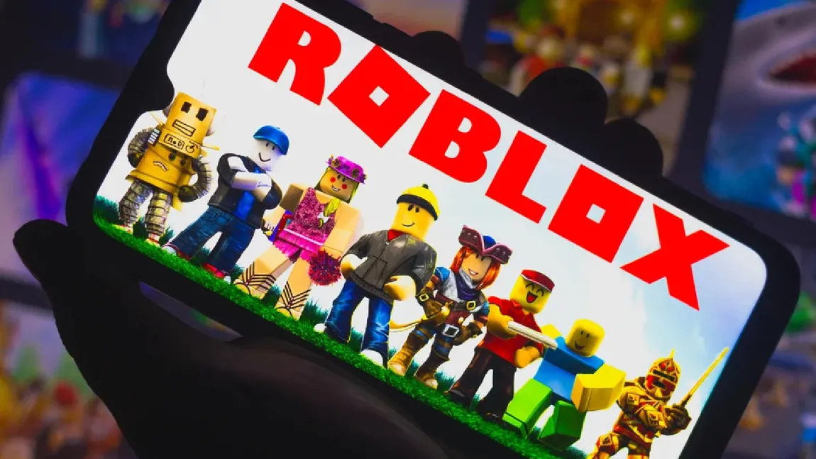 Roblox, platformă de jocuri și socializare pentru copii, extrem de populară și în România, blocată în mai multe țări din cauza prădătorilor sexuali care au împânzit aplicația. Platforma are peste patru miliarde de utilizatori, iar mai bine de jumătate dintre aceștia sunt minori - 51% dintre ei au sub 13 ani