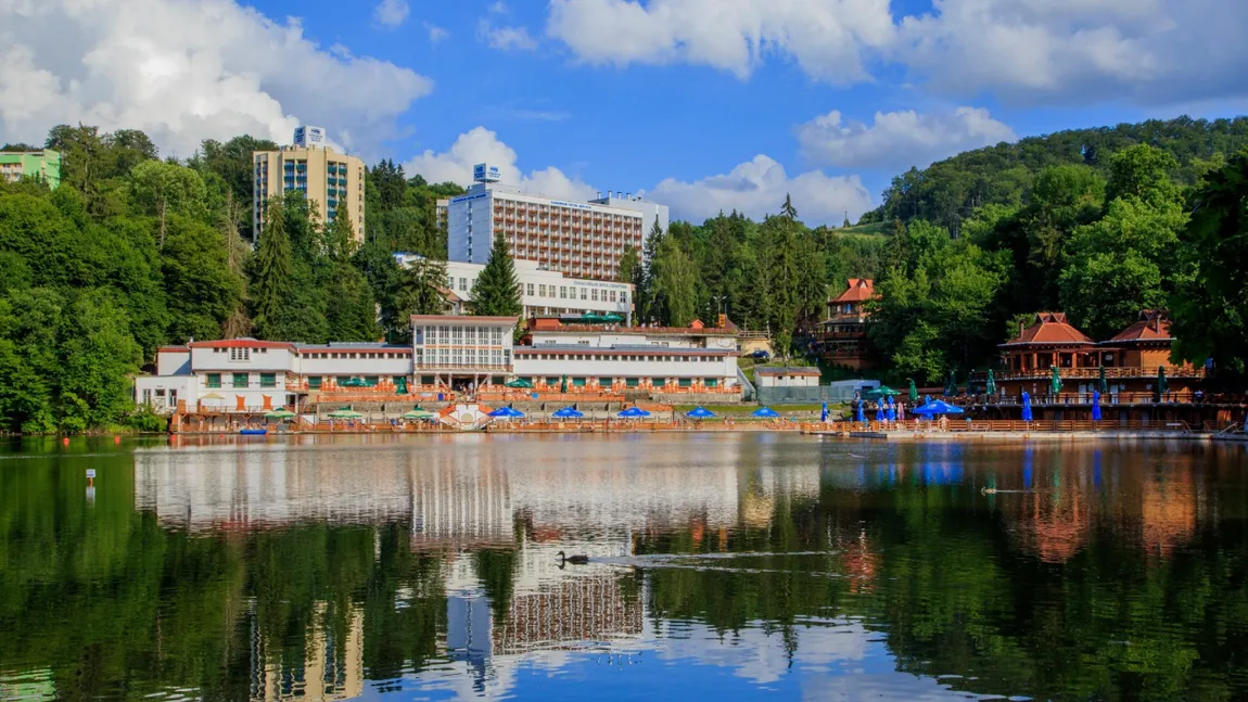 Stațiunea din România care s-a transformat radical în ultimii ani. Atrage turiști din toate colțurile țării și este în plină dezvoltare GALERIE FOTO