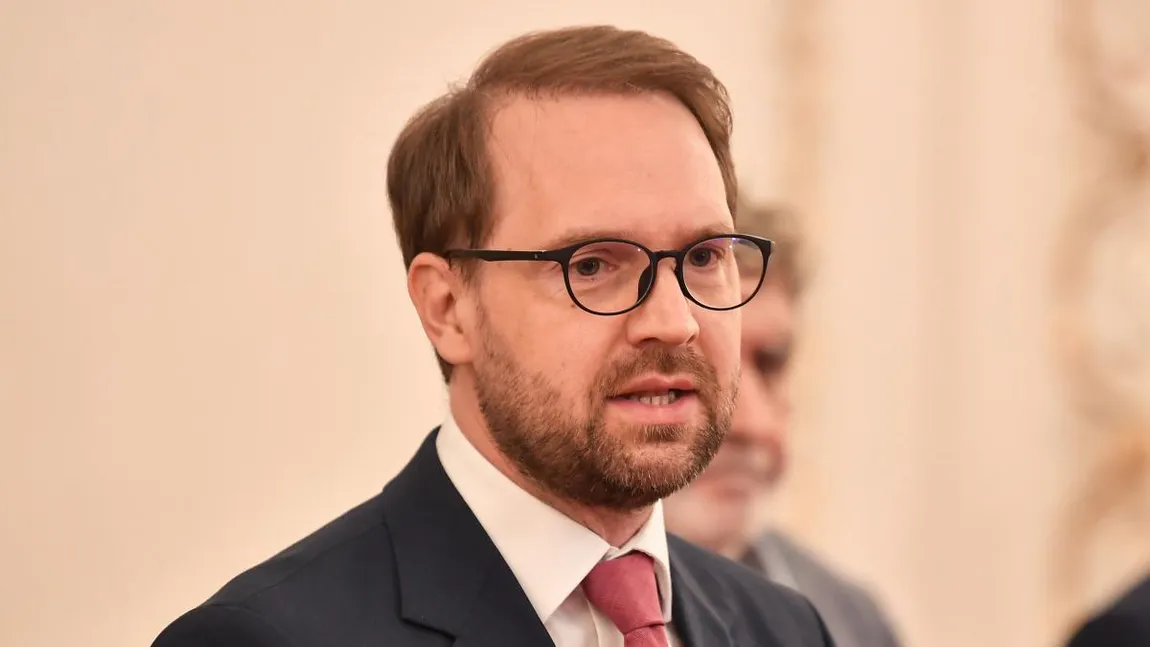 Dominic Fritz pune gaz pe foc în Coaliţie. Preşedintele USR susține că decizia luată în cazul funeraliilor lui Ion Iliescu a fost corectă: „USR, la fel ca 99,9% din populaţie, a ales să nu participe”