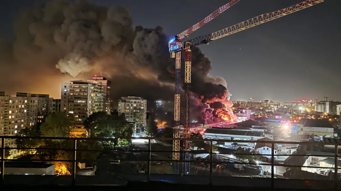 A fost lichidat incendiul care a paralizat Bucureştiul două zile. 7.000 de metri pătraţi s-au făcut scrum