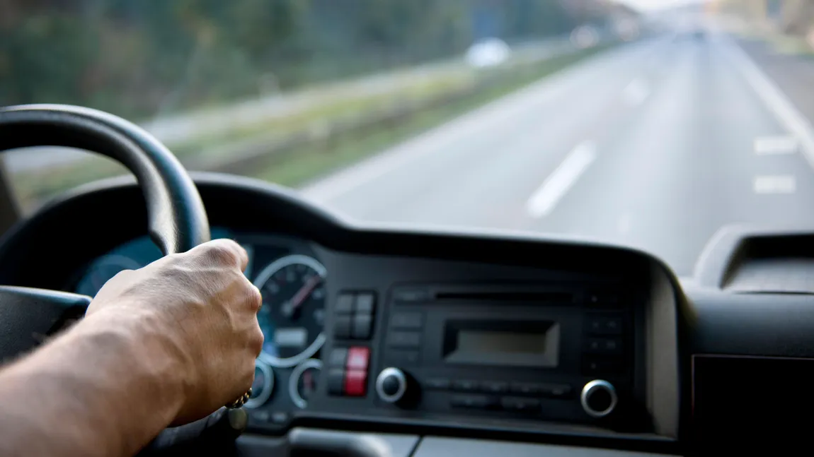 Graba strică treaba: Un șofer român de TIR a fost sancționat în Italia cu 5.900 după ce a condus 17 ore și 40 de minute fără întrerupere
