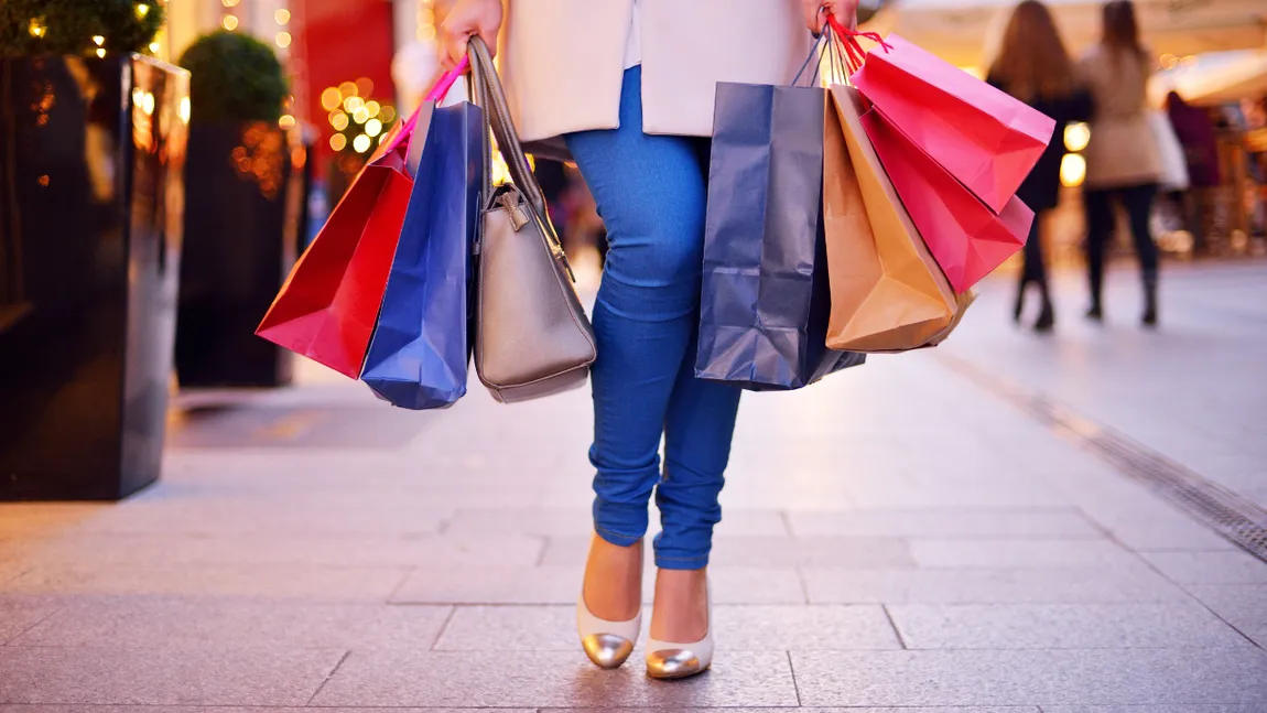 Tot mai mulți români folosesc comparatoarele de preț pentru a face economii. Vezi cum funcționează