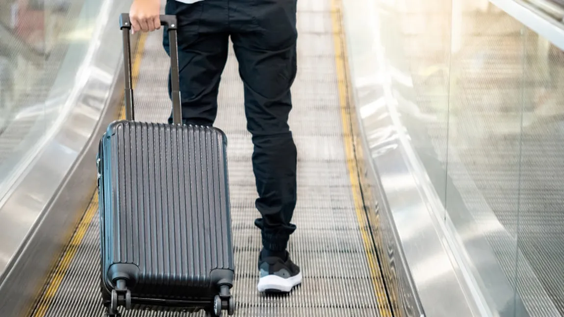 Cât a ajuns să coste o felie de pizza în Aeroportul Otopeni. Un pasager a crezut că nu vede bine