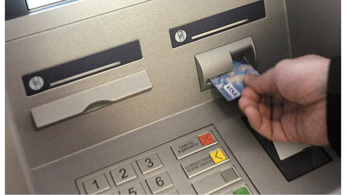 Anunț de ultimă oră pentru românii care scot bani de la bancomat. La ce să fie atenți ca să nu rămână cu conturile goale