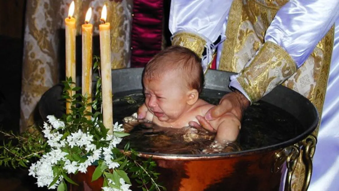 Reacția șocantă a unui preot înainte de ceremonia unui botez! Duhovnicul s-a enervat când a văzut că mama voia să-și hrănească bebelușul: 