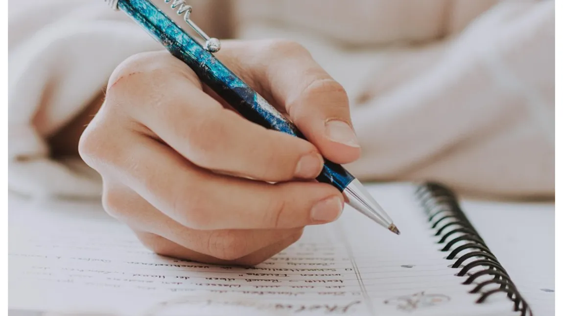 Mesajul unei eleve olimpice pentru ministrul Educației după ce a rămas fără bursă de excelență: ”Haideți să prețuim sacrificiul elevilor din România”