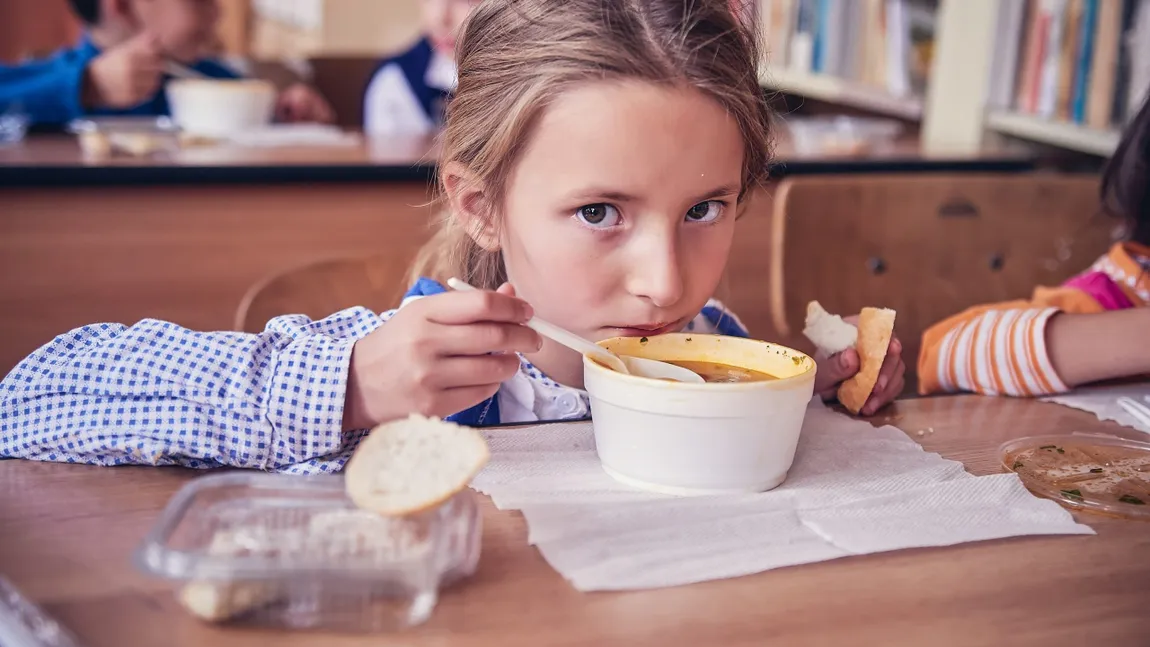Vor mai primi sau nu elevii o masă caldă la școală? Anunțul de ultimă oră al Ministerului Educației