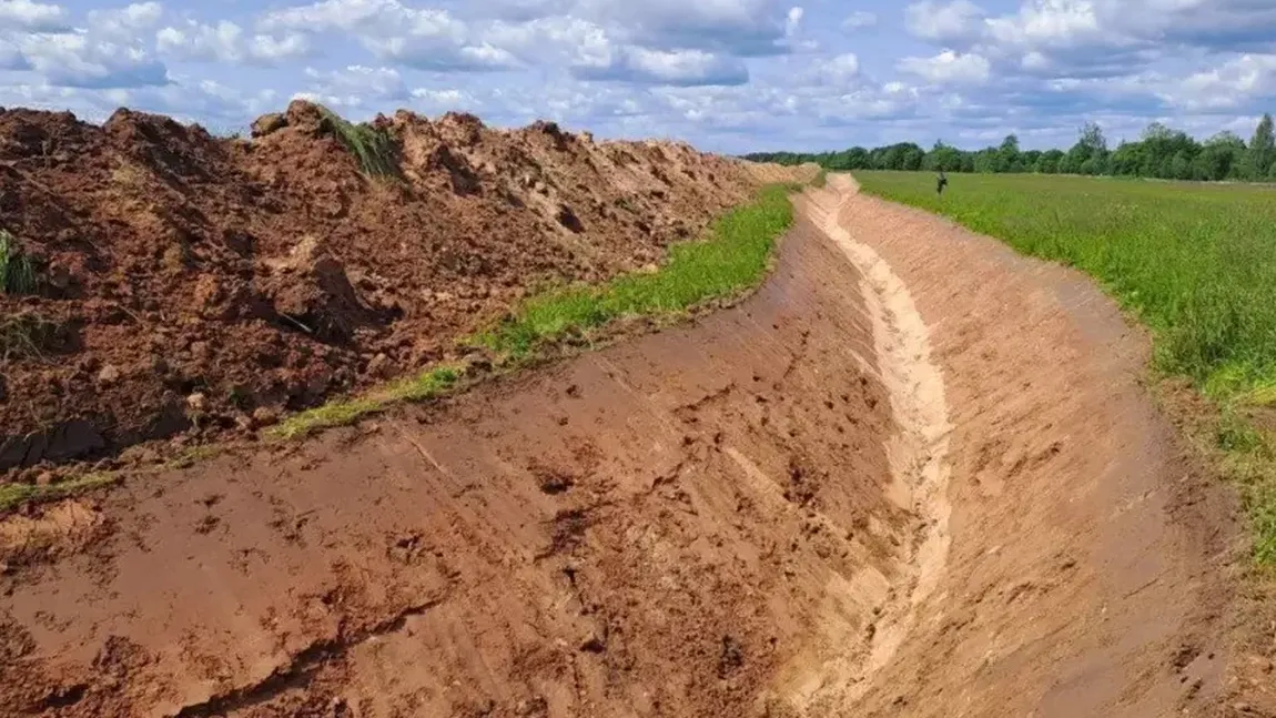 O ţară vecină cu Rusia îşi întăreşte frontiera. 40 de kilometri de şanţuri antitanc şi 600 de buncăre până în 2027