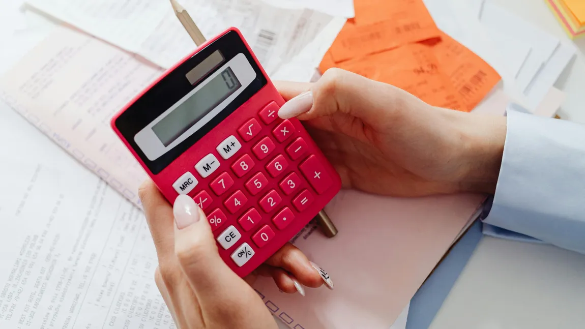 Români, vi se mai pregătește ceva! Lista completă a taxelor și impozitelor care vor fi majorate în 2026